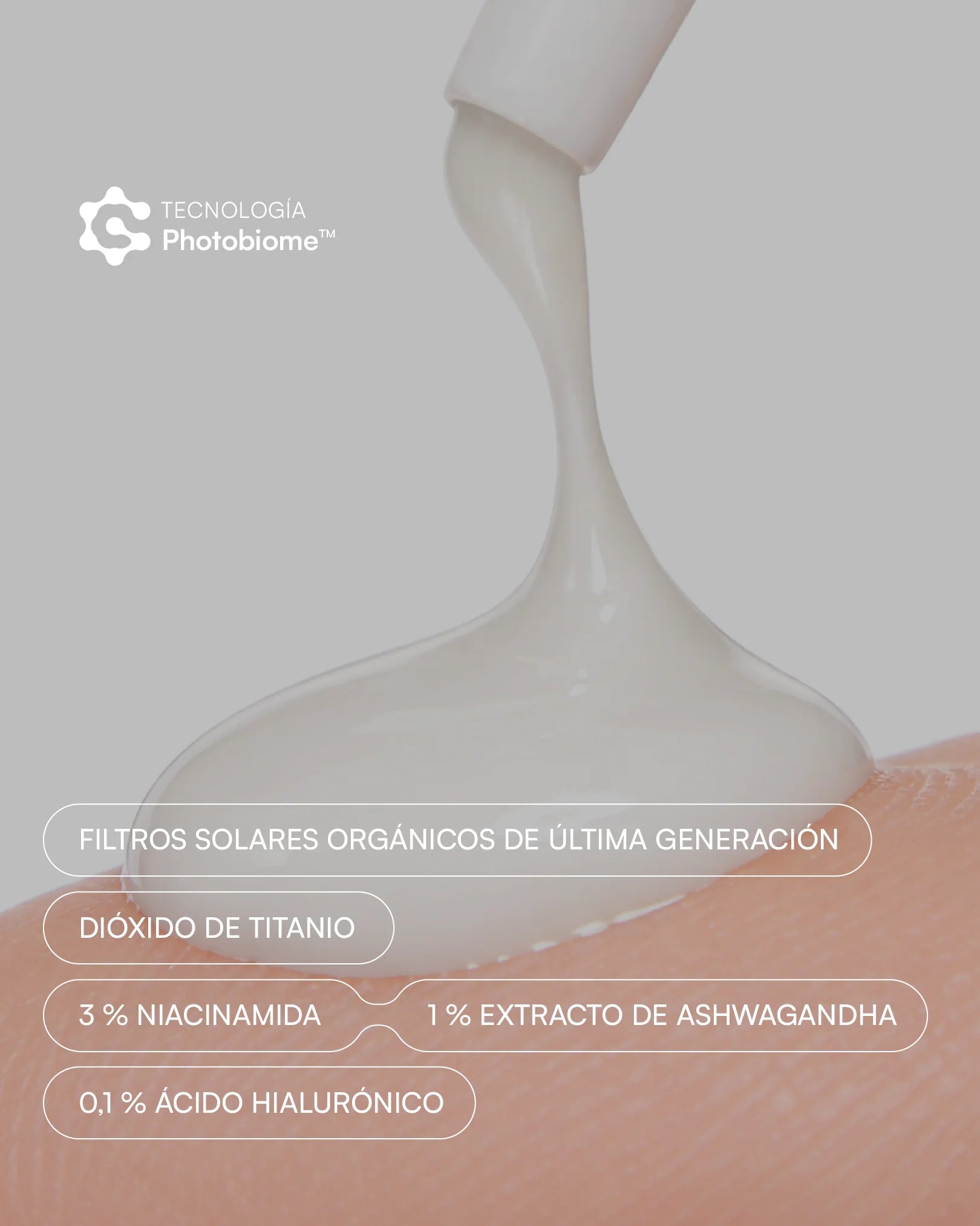 Textura del Factor Fotobioma SPF 50+ con Photobiome™, 3 % de niacinamida, 1 % de ashwagandha y 0,1 % de ácido hialurónico
