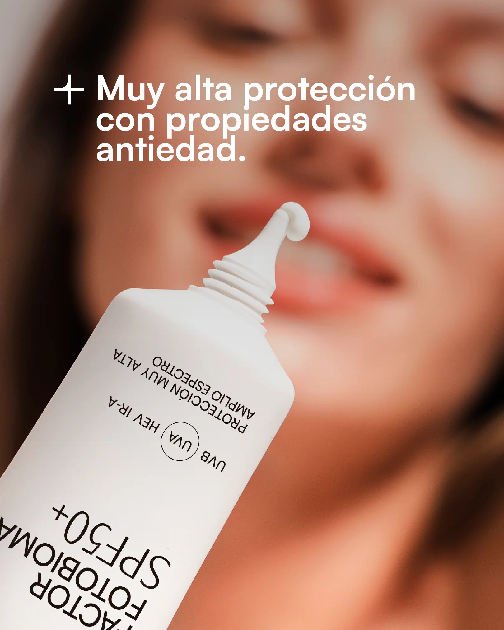 Aplicación del Factor Fotobioma SPF 50+ de Gema Herrerías sobre el rostro