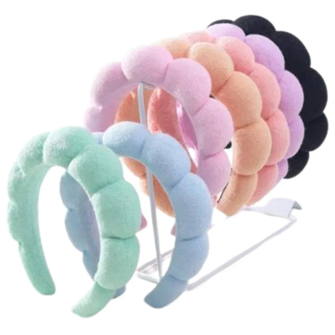 Diadema de skincare de rizo para recoger el pelo durante la rutina facial