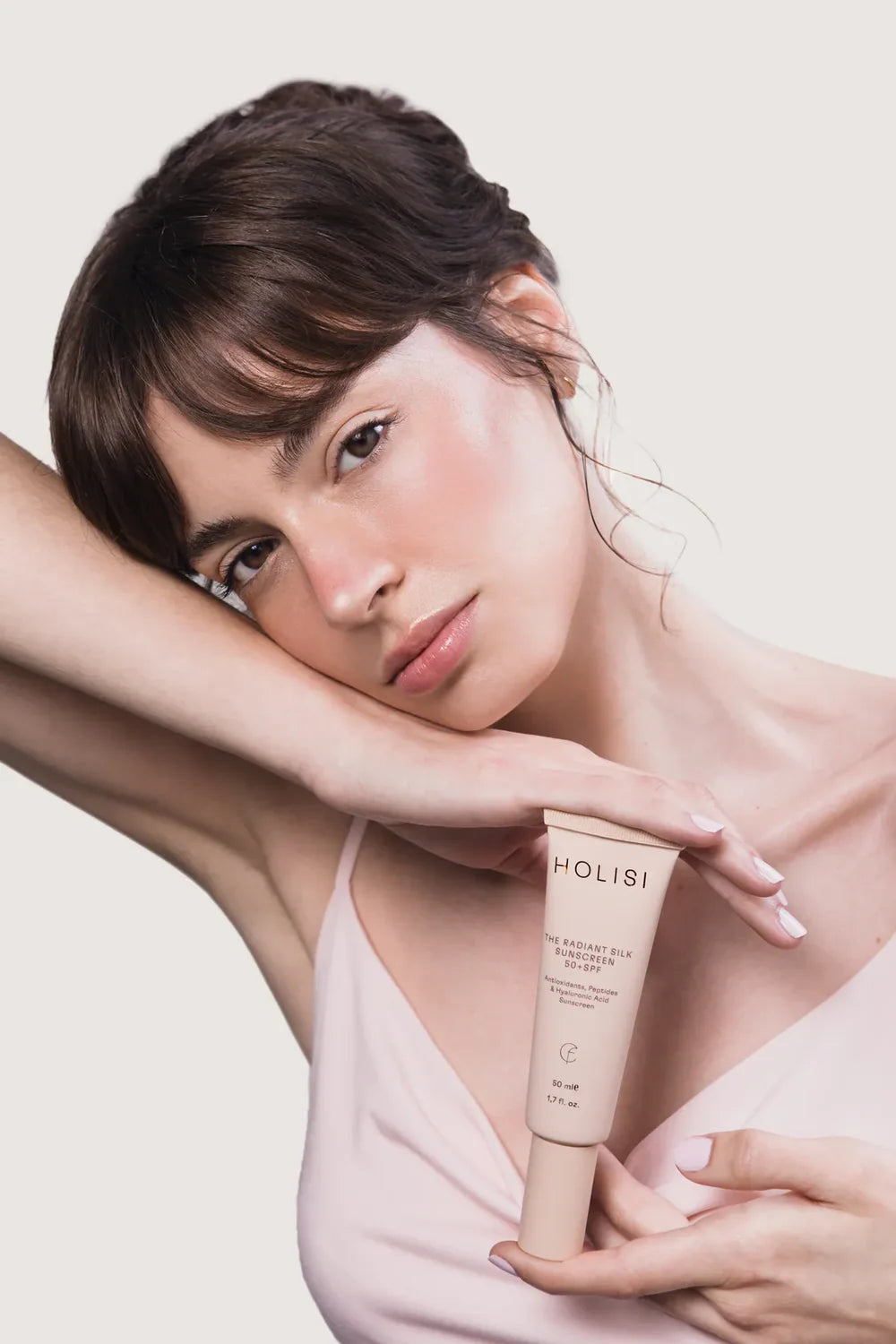 Holisi The Radiant Silk Sunscreen 50+ spf - Protección solar antiedad