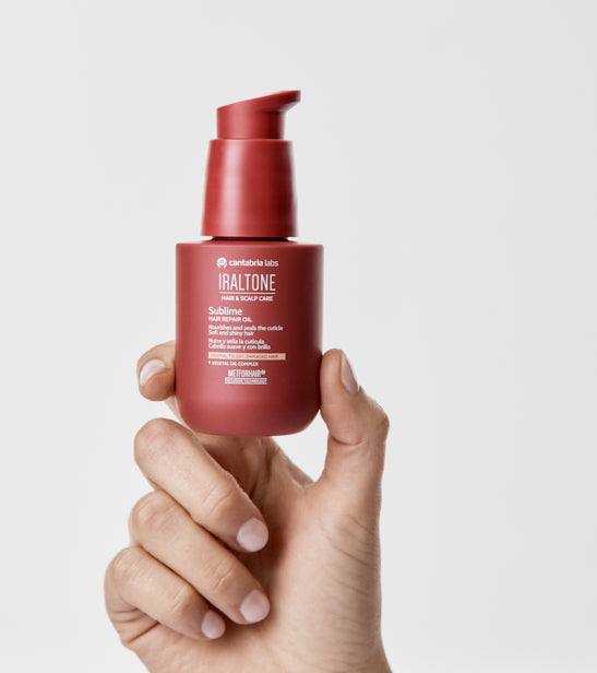 Iraltone Sublime Hair Oil 50 ml · en la mano