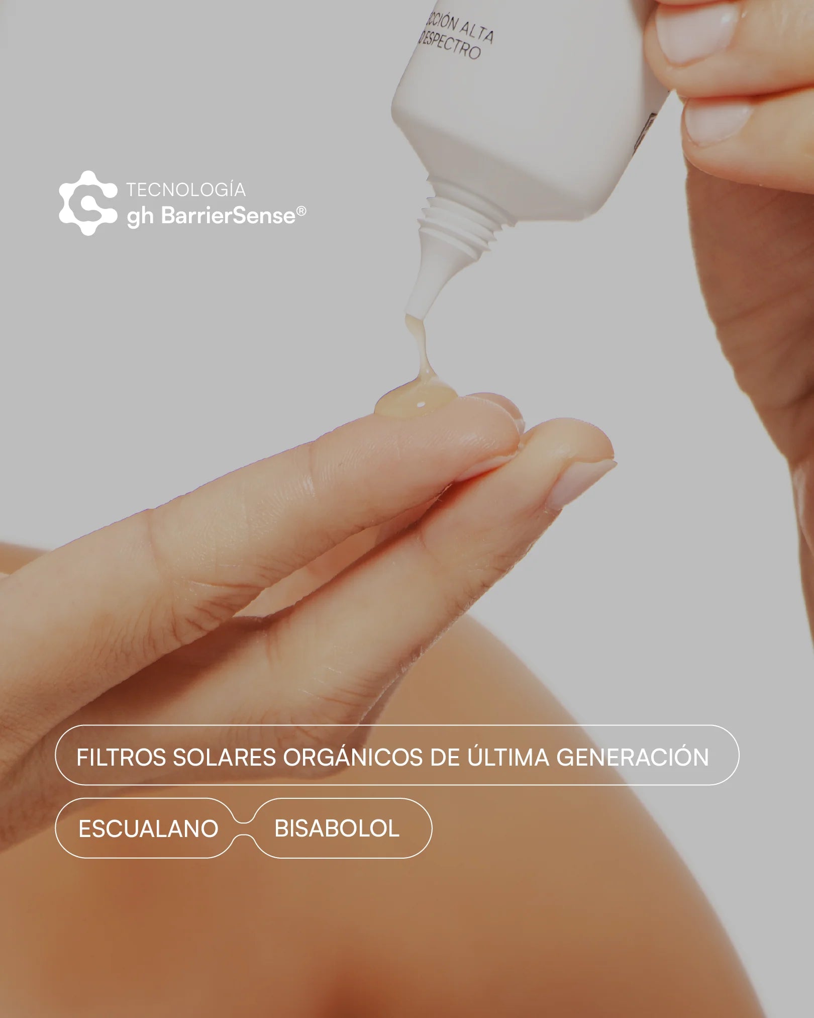 Textura en gel incoloro del Factor Invisible SPF 50 con tecnología gh BarrierSense®, escualano y bisabolol