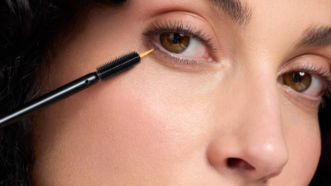 Iraltone Sérum 2 en 1 Pestañas y Cejas 10 ml · aplicación en las pestañas
