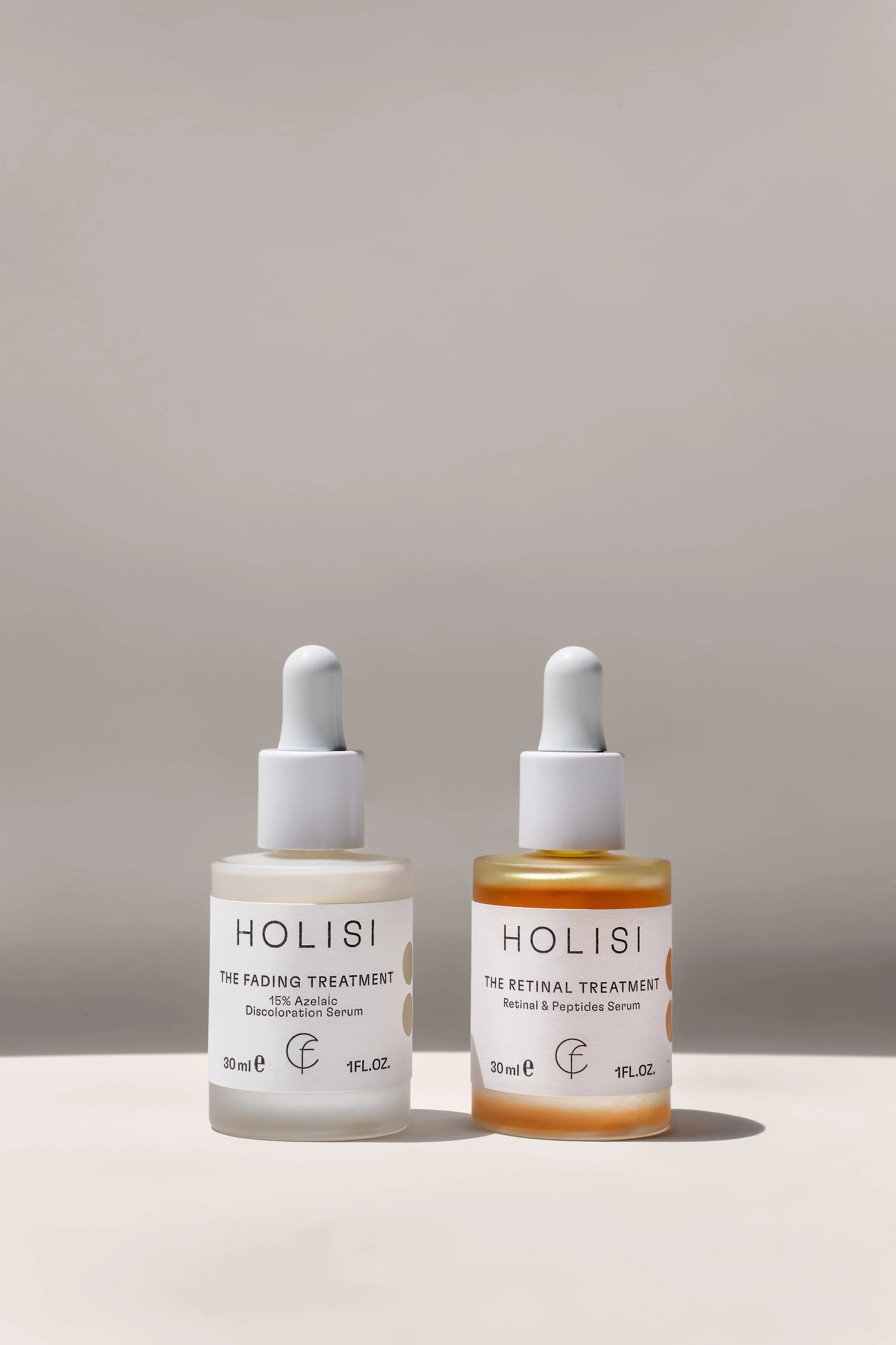 Frascos de Holisi The Fading Treatment y The Retinal Treatment, los dos sérums del duo